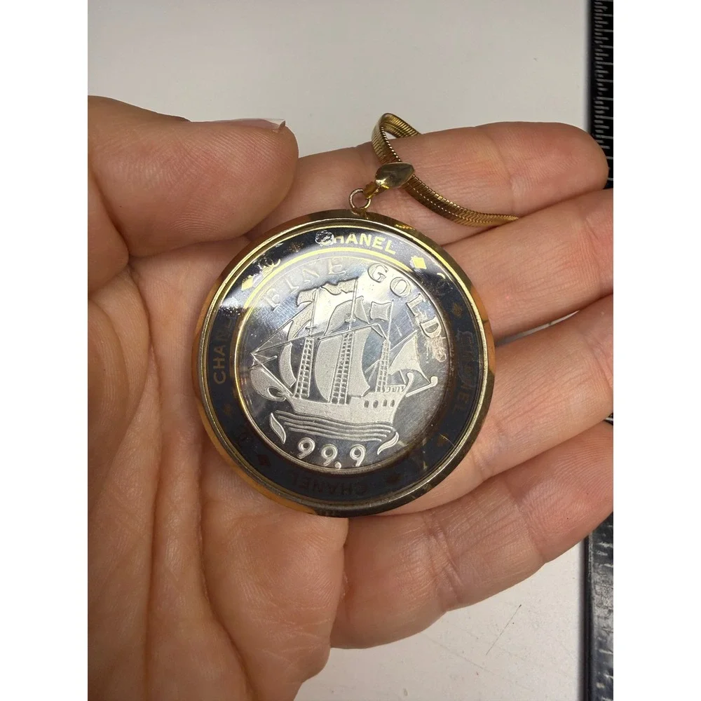 Chanel 1989 Liberty Indian Head Coin Pendant Necklace Gold Tone Rhinestone 99.9